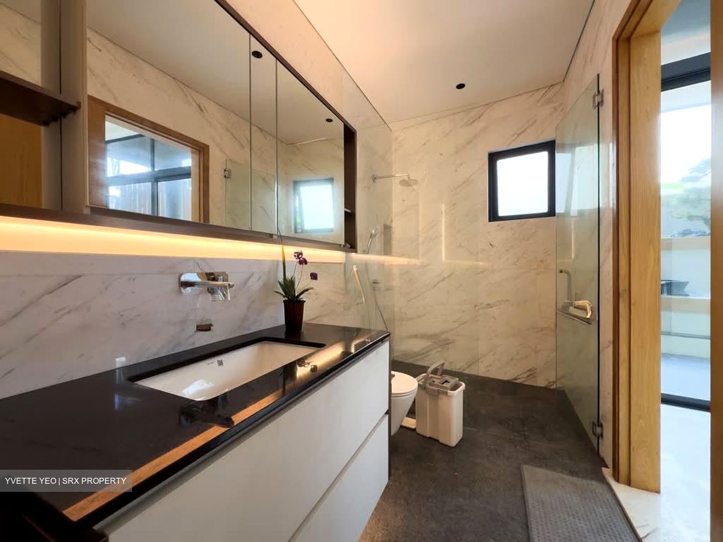 Elizabeth Drive (D23), Terrace #555697491